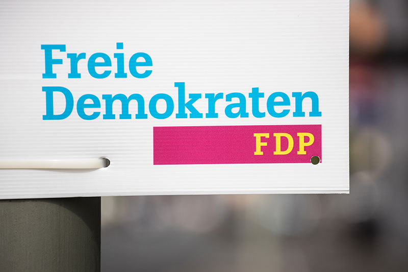 Wahlplakat der Freien Demokraten (FDP) mit dem Schriftzug „Freie Demokraten FDP“